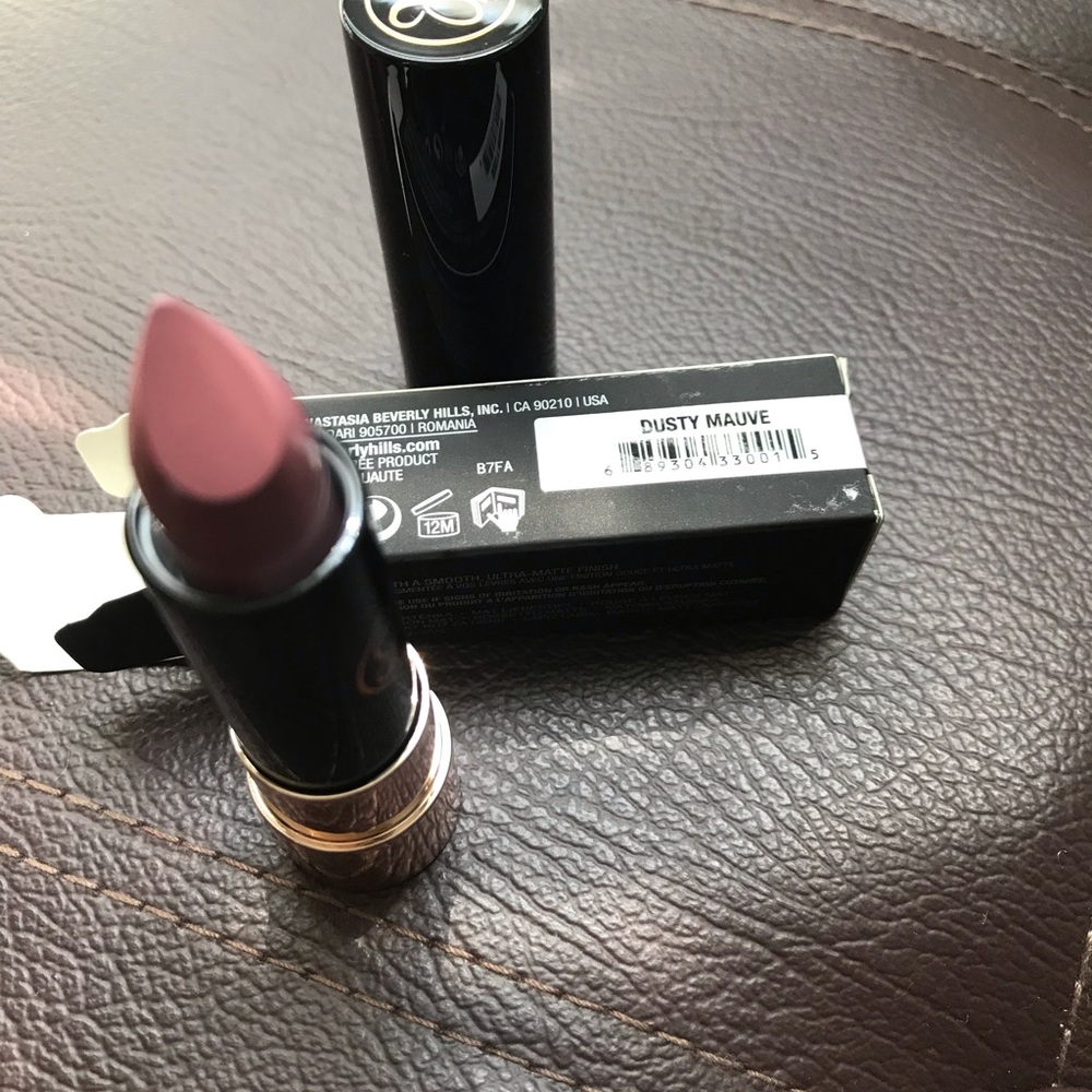Anastasia Beverly Hills.. LIPSTICK